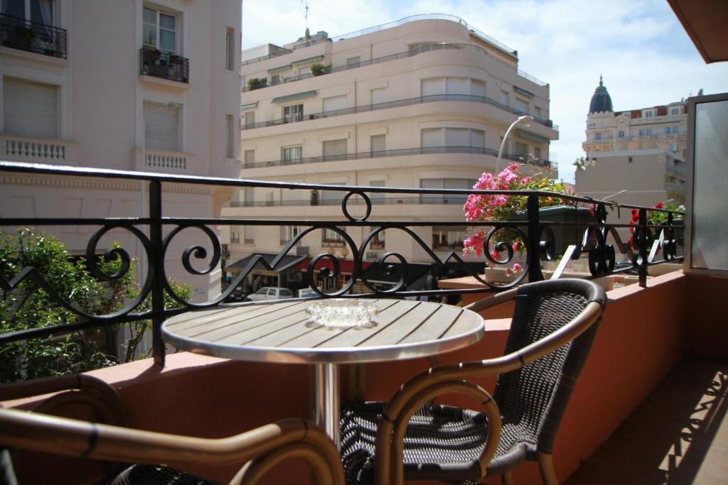 Chambre Double ou Lits Jumeaux avec Terrasse - Vue sur Jardin